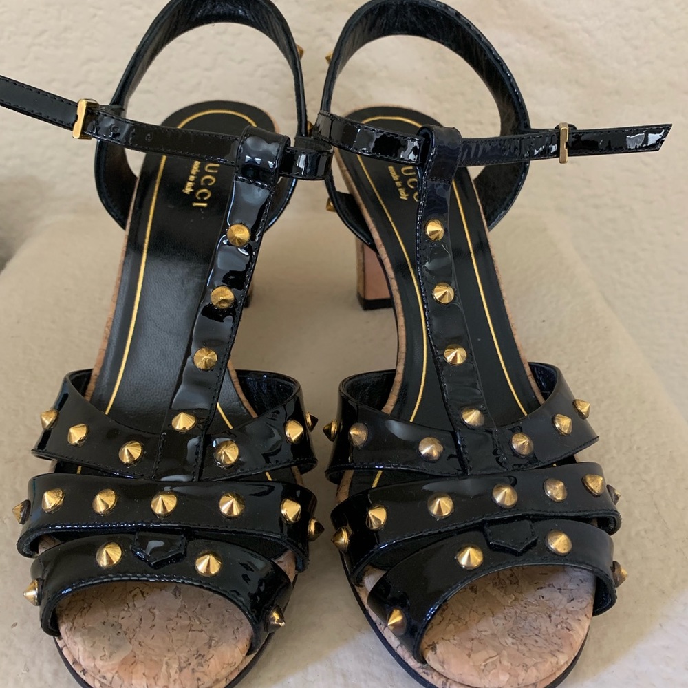GUCCI black patent leather shoes with gold spikes
